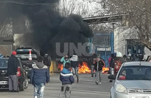 Bronca de familiares de presos contra penitenciarios