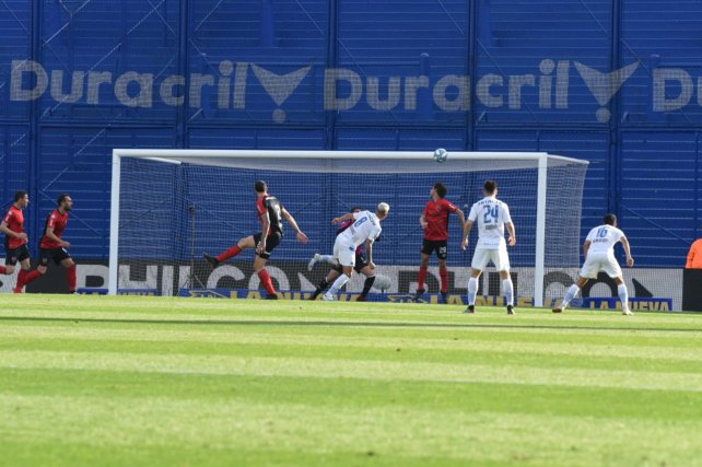 Newell's perdió el orden y sucumbió ante la eficacia de Vélez