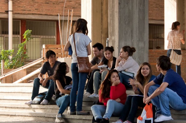La UNL aumentó un 40% el monto de las becas