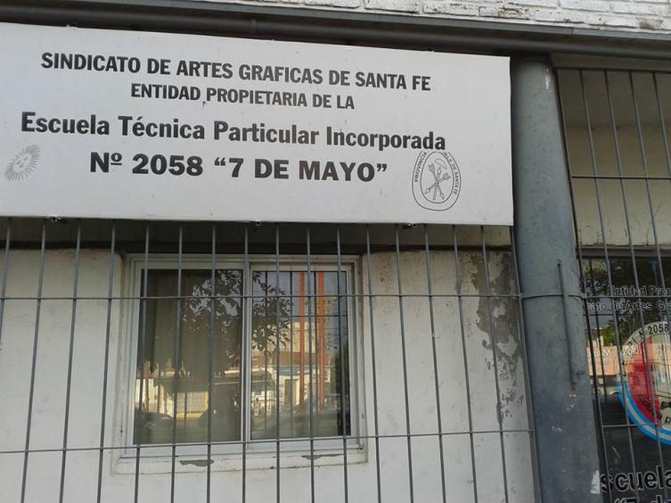 Alumnos y docentes de la escuela 