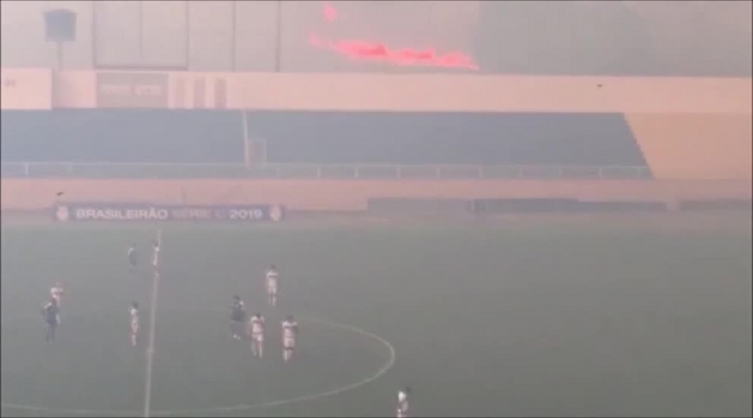 El incendió del Amazonas obligó a parar un partido