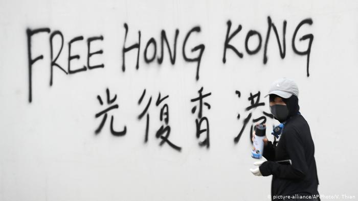 Hong Kong: detienen a tres destacados activistas del movimiento pro-democracia
