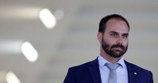El hijo de Bolsonaro acudirá a la Casa Blanca para hablar sobre el Amazonas