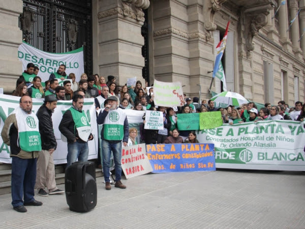 El Ejecutivo presentó una propuesta de pase a planta de contratados