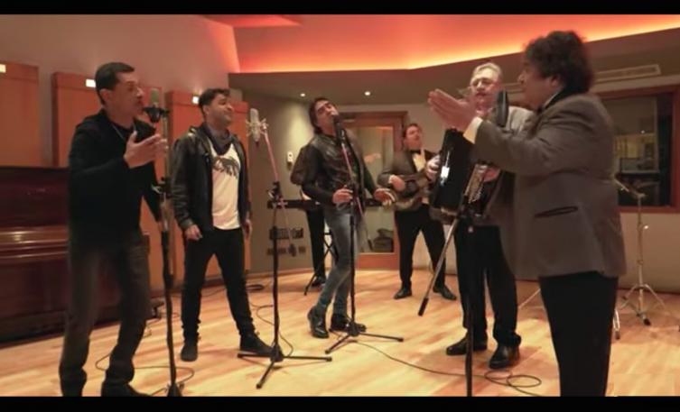 Los Palmeras y Los Nocheros cantan juntos
