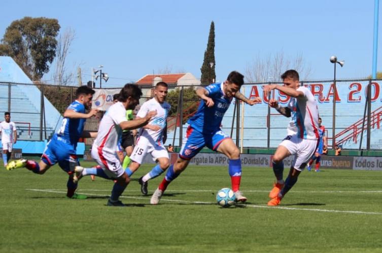 Unión fue goleado y lleva cuatro derrotas consecutivas