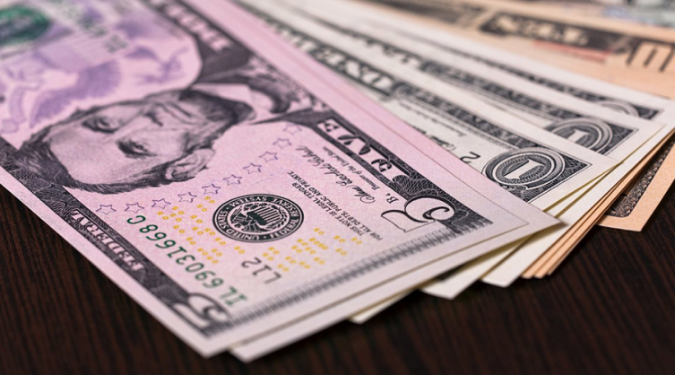El dólar cerró la semana a $59,08, el valor más alto desde fines de agosto
