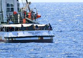 Italia autorizó la llegada de un barco con 182 migrantes a Sicilia