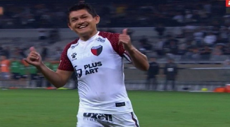 El magistral penal que pateó Pulga Rodríguez ante Mineiro