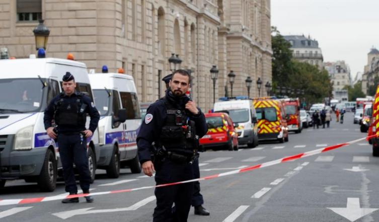Cuatro policías muertos en un ataque con cuchillo en la jefatura de policía de París