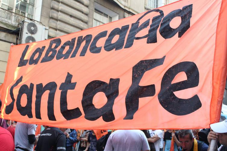 Los bancarios lograron un aumento del  50%