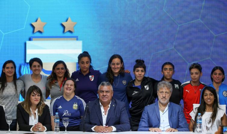 Histórico acuerdo entre la AFA y Agremiados para profesionalizar el fútbol femenino