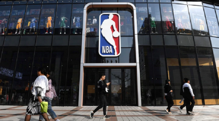 Crece el conflicto de la NBA en China: los fanáticos piden un reembolso a la firma que transmite los partidos