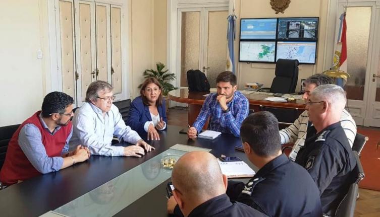 Qüesta fue recibida por el ministro de Seguridad