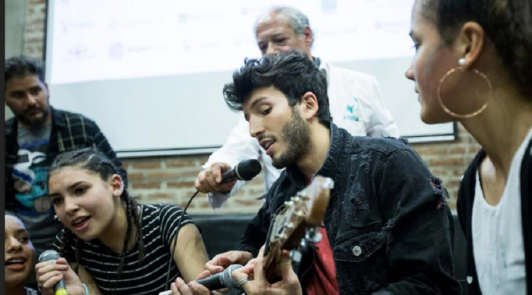 La visita de Sebastián Yatra a la Villa 31