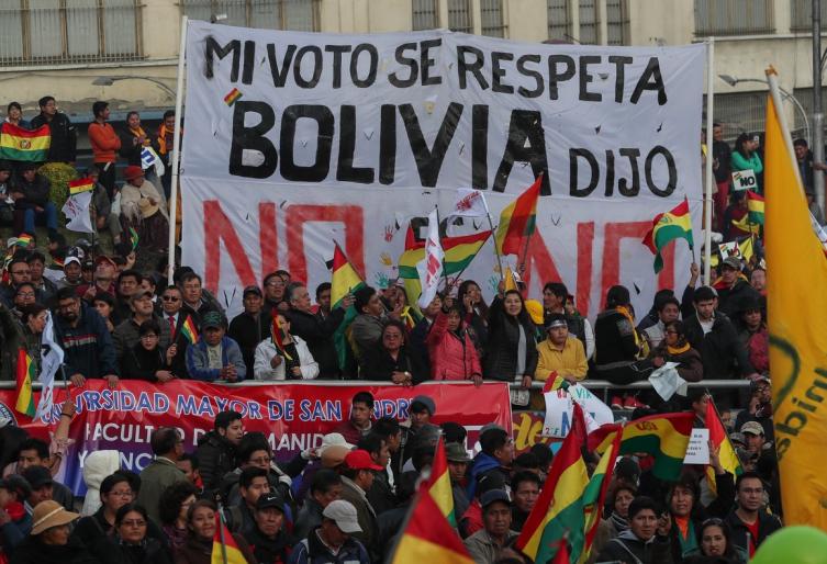 Miles de bolivianos volvieron a manifestarse en rechazo a la candidatura de Evo Morales