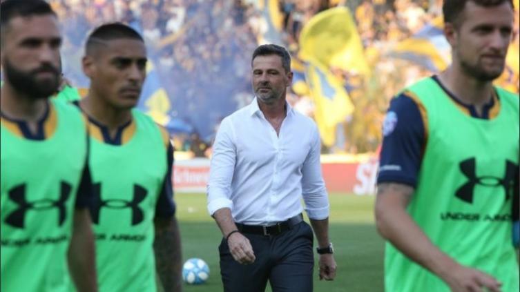 Diego Cocca prepara el equipo para enfrentar a Vélez en el Gigante