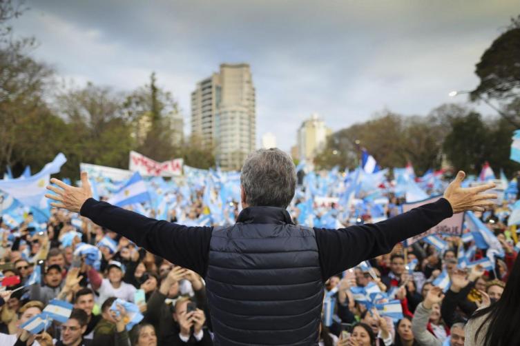 Macri llegó a Paraná con el #SiSePuede