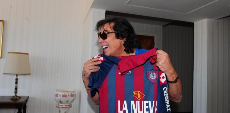 El costado futbolero de Cacho Castaña: “El amor por San Lorenzo fue el que más duró”