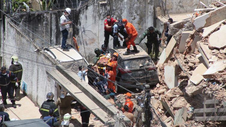 Al menos un muerto por el derrumbe de un edificio de 7 pisos en Fortaleza