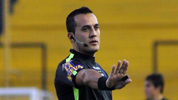 Espinoza denunció que “dirigentes y presidente” de Huracán entraron a su vestuario