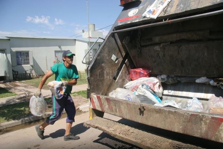 Piden informes respecto de los contratos suscriptos por el municipio
