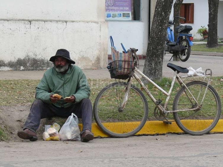 Una familia tipo necesita $34.784 por mes para no ser considerada pobre