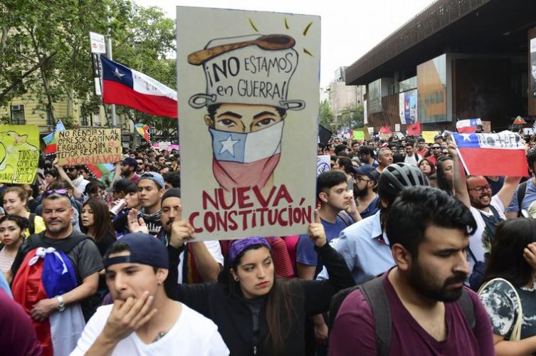 Tras la masiva marcha levantan el toque de queda