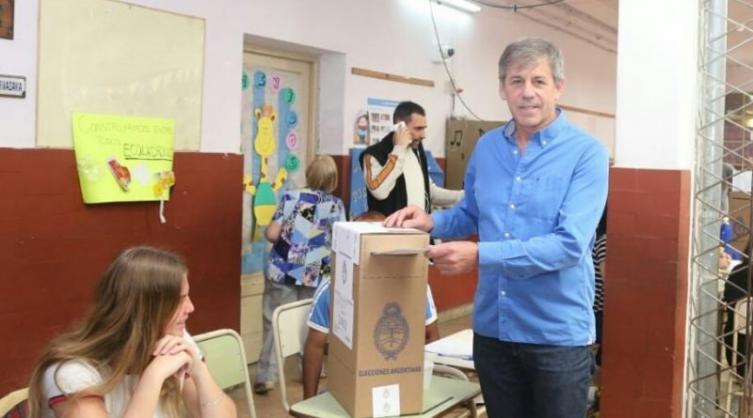Jatón votó y se mostró feliz por la participación de la gente