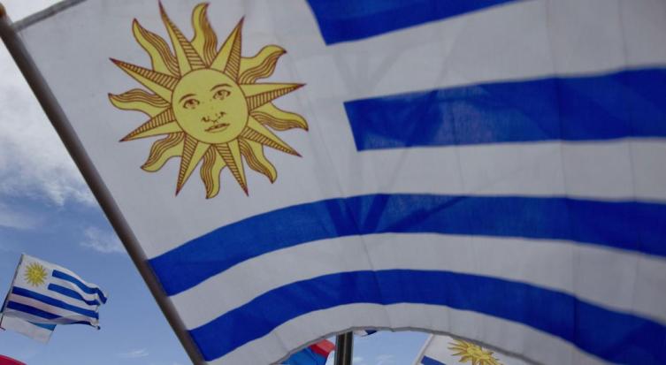 Cerraron los colegios electorales en Uruguay y comienza el recuento de votos