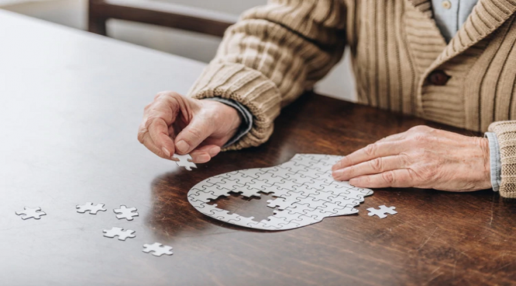 Así es el exitoso programa finlandés para prevenir el Alzheimer que llegará a la Argentina