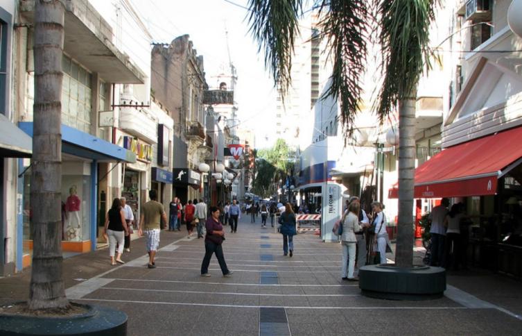 El comercio santafesino lleva casi dos años de caídas constantes