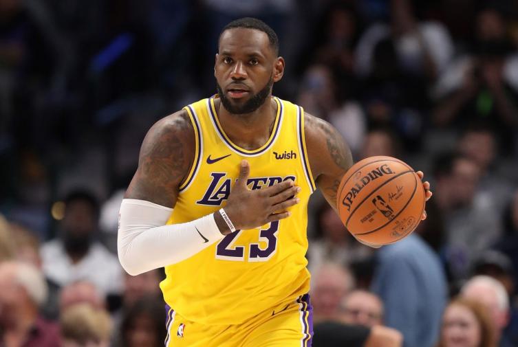 LeBron James acecha un récord de Magic Johnson con Los Angeles Lakers