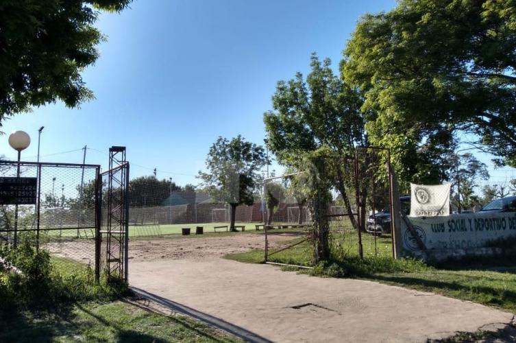 Un hombre fue baleado mientras jugaba al fútbol 