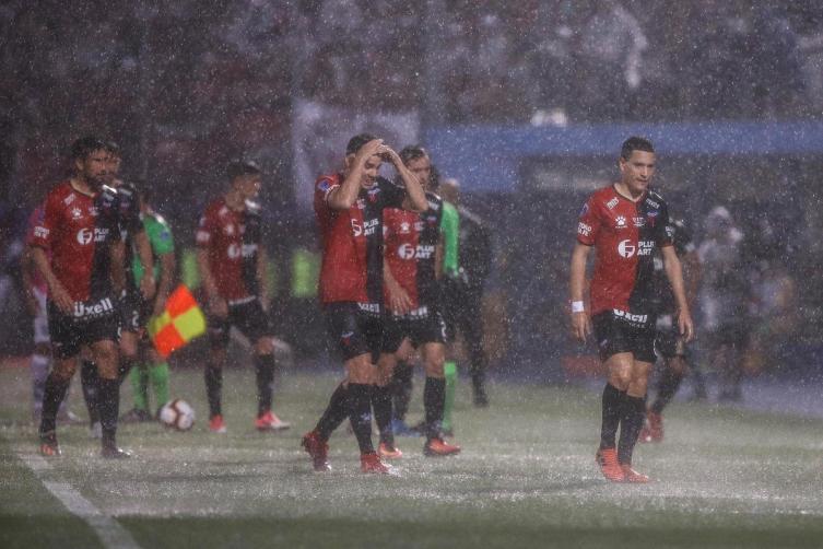 Después del diluvio, Colón busca darlo vuelta en una cancha difícil