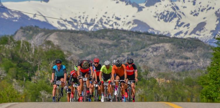 Una carrera para admirar la Ruta de los Siete Lagos en bicicleta