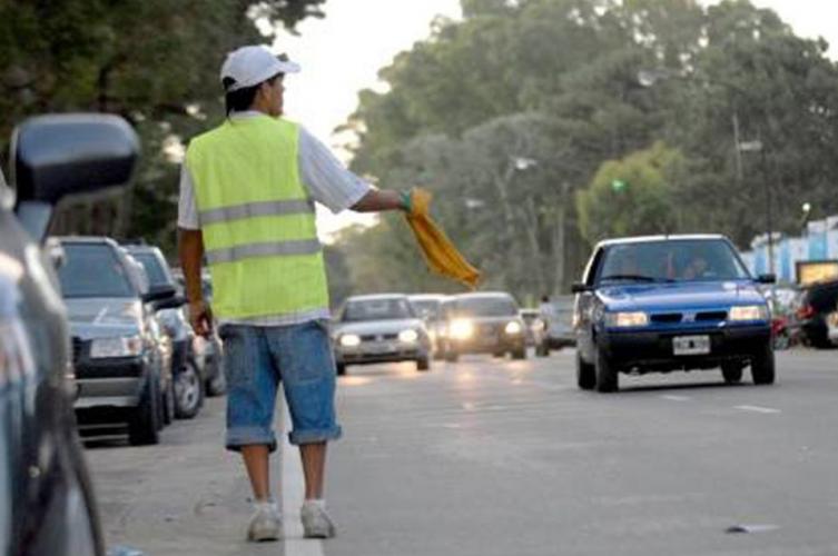  Cuidacoches: el jueves vence el plazo de inscripción al registro