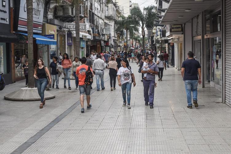 Cómo trabajará el comercio en la ciudad el viernes 15 y el lunes 18