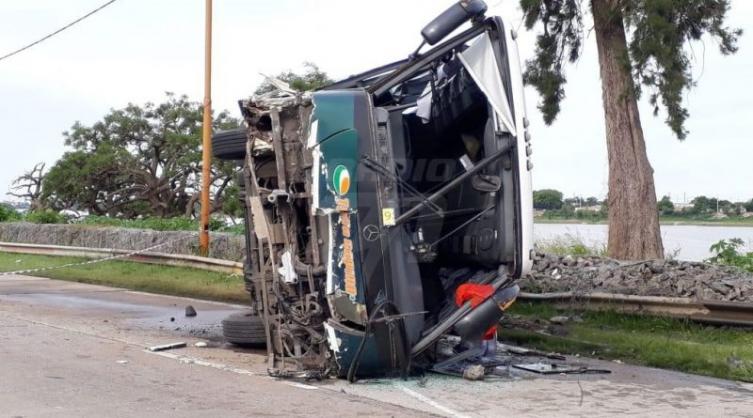 Se agravó el estado de salud de la joven herida en el vuelco del colectivo