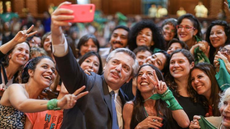 Fernández anunció que enviará un proyecto de ley para despenalizar el aborto
