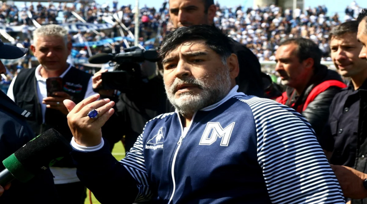 Diego Maradona ya lo decidió: se va de Gimnasia por lealtad al presidente