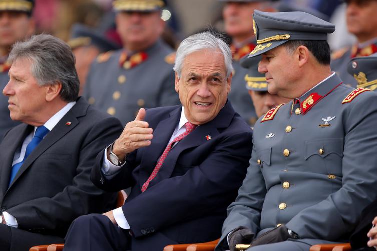 Piñera propone que las FF.AA. ayuden en la seguridad interna