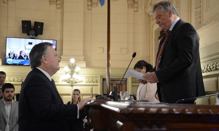 Michlig juró como Senador del Departamento San Cristóbal 