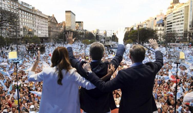 Macri encabezará una despedida multitudinaria en Casa Rosada