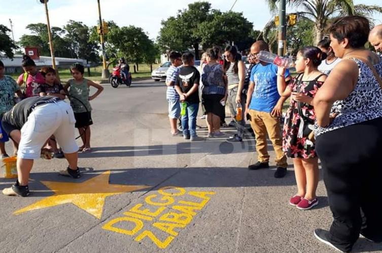 Pintaron una estrella amarilla por el enfermero del Alassia atropellado