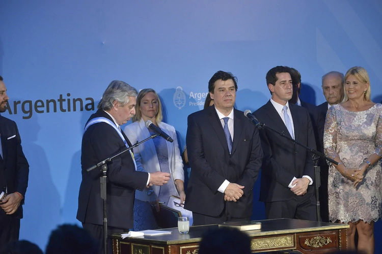 Alberto Fernández estableció por DNU la doble indemnización por 180 días