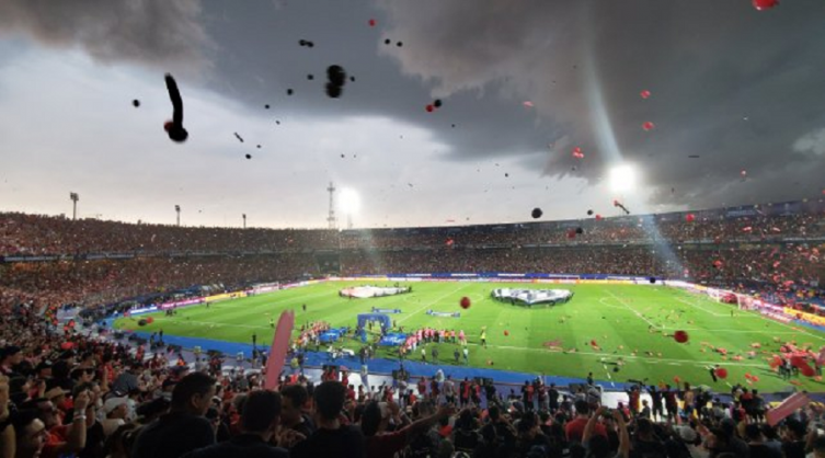 El presidente de la Conmebol mostró su admiración por la hinchada de Colón