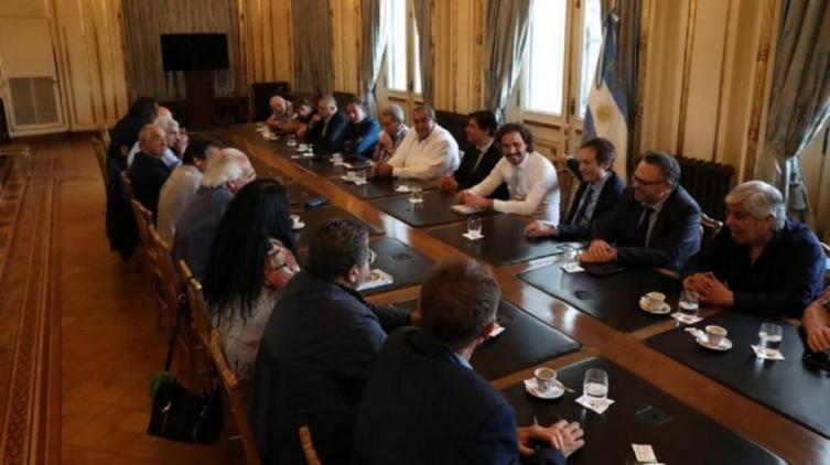 Diferentes gremios acordaron con el Gobierno un aumento por decreto