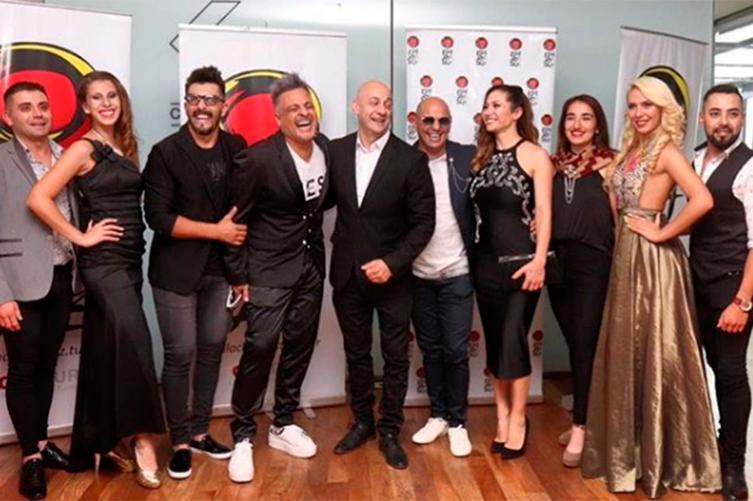 Estafan a un elenco en Carlos Paz