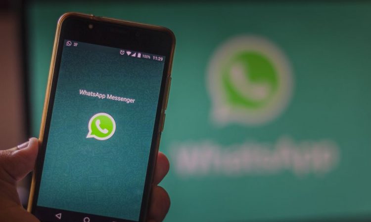 WhatsApp podría bloquearte la cuenta por mensajes navideños